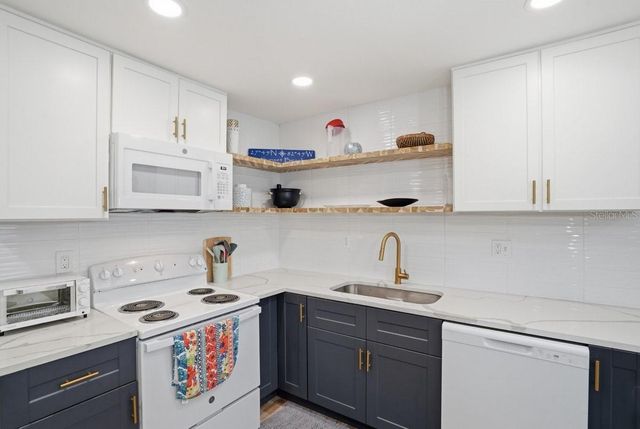 118 92ND AVENUE, Treasure Island, FL 33706