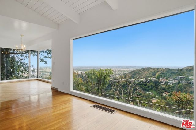 7132 Macapa Drive, Los Angeles, CA 90068