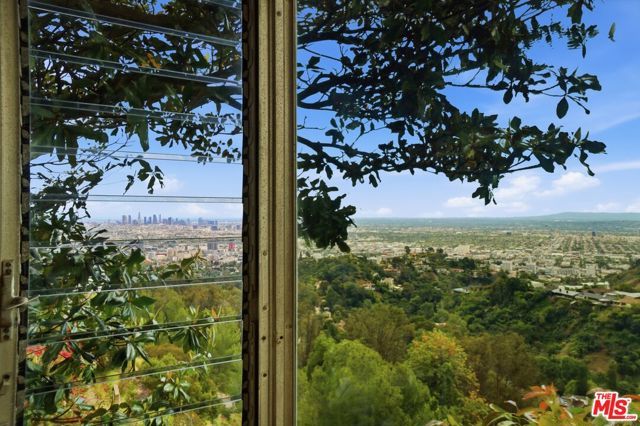 7132 Macapa Drive, Los Angeles, CA 90068