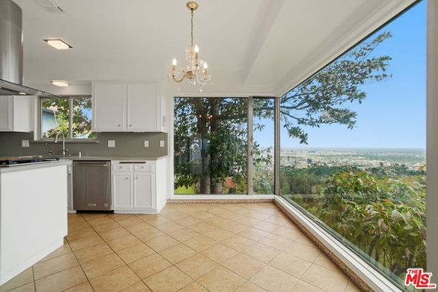 7132 Macapa Drive, Los Angeles, CA 90068