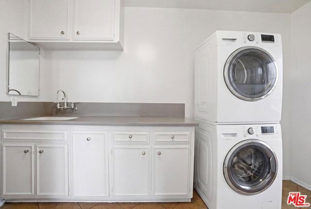 7132 Macapa Drive, Los Angeles, CA 90068