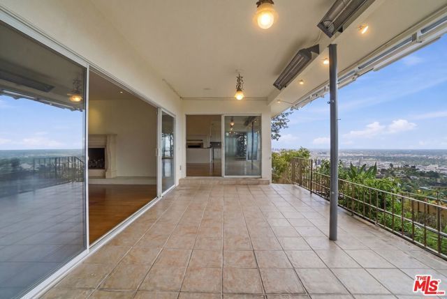 7132 Macapa Drive, Los Angeles, CA 90068