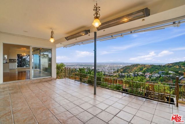 7132 Macapa Drive, Los Angeles, CA 90068