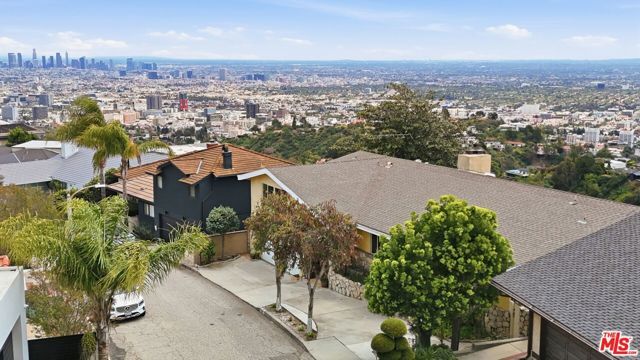 7132 Macapa Drive, Los Angeles, CA 90068