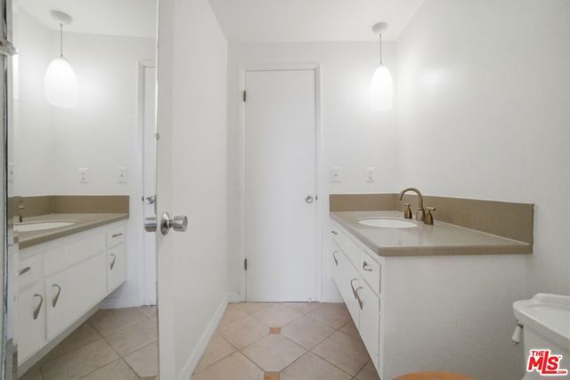 7132 Macapa Drive, Los Angeles, CA 90068