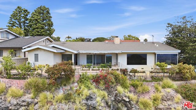 7132 Macapa Drive, Los Angeles, CA 90068