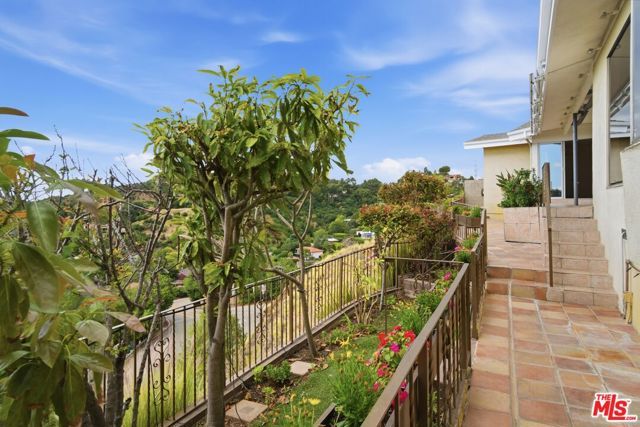 7132 Macapa Drive, Los Angeles, CA 90068