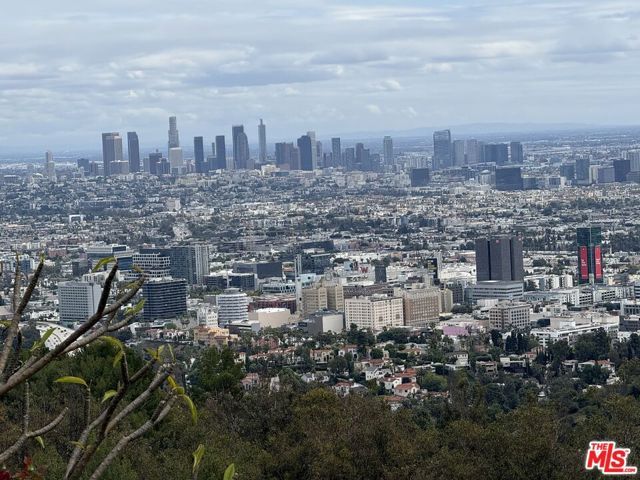 7132 Macapa Drive, Los Angeles, CA 90068