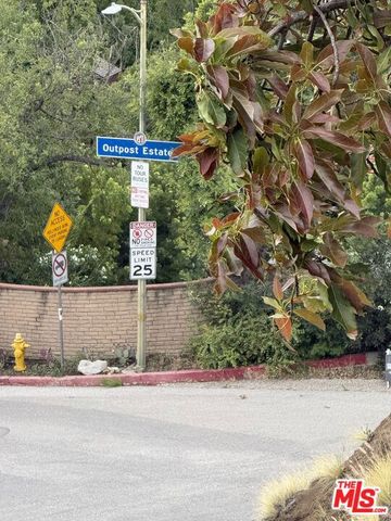 7132 Macapa Drive, Los Angeles, CA 90068