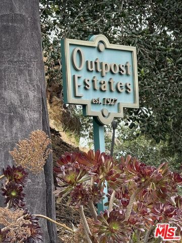 7132 Macapa Drive, Los Angeles, CA 90068