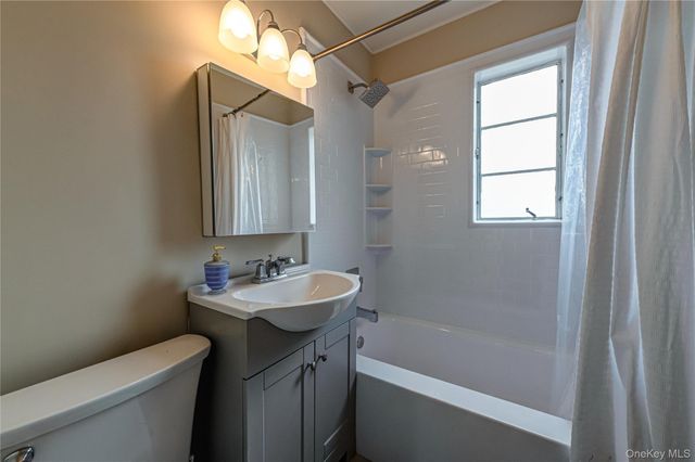 855 Pease Lane, West Islip, NY 11795