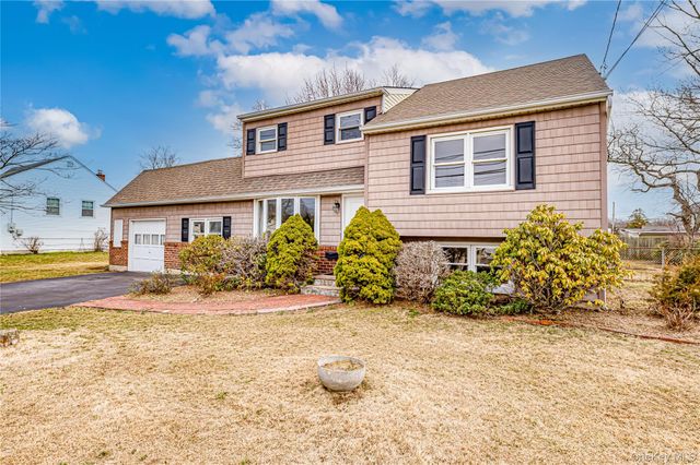 855 Pease Lane, West Islip, NY 11795