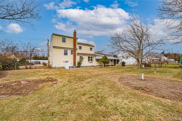 855 Pease Lane, West Islip, NY 11795