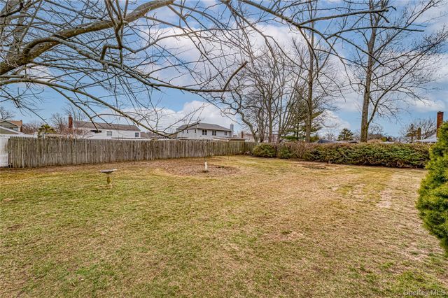 855 Pease Lane, West Islip, NY 11795