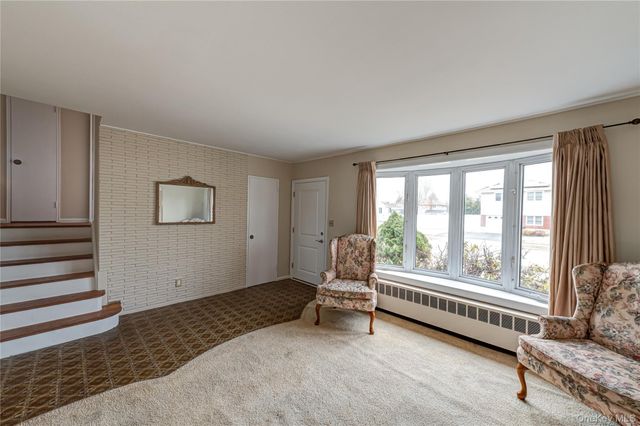 855 Pease Lane, West Islip, NY 11795