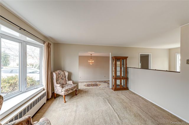 855 Pease Lane, West Islip, NY 11795