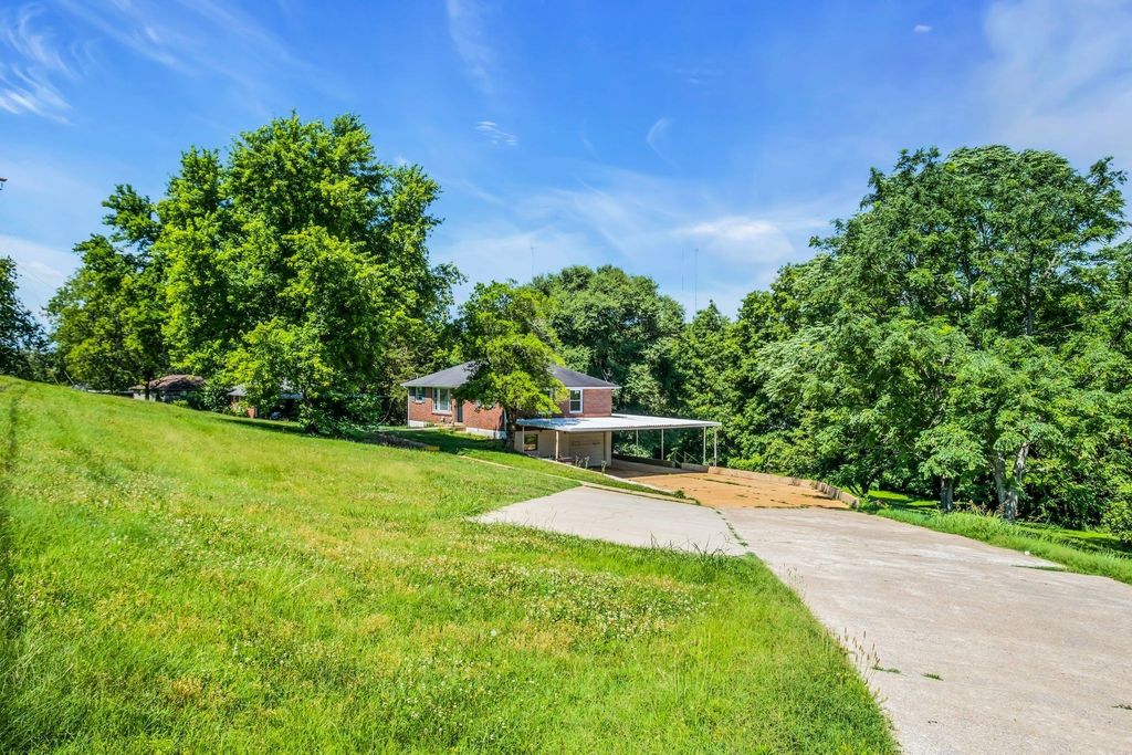 1312 Cheshire Dr, Nashville, TN 37207