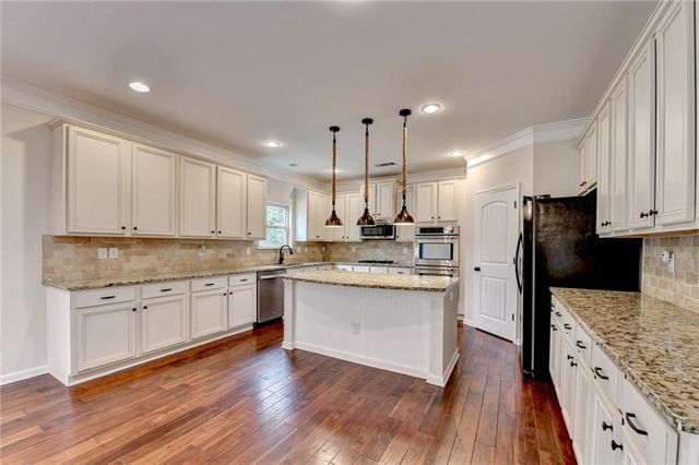 1098 Boxwood Lane, Canton, GA 30114