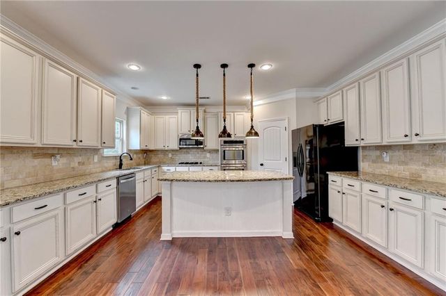 1098 Boxwood Lane, Canton, GA 30114