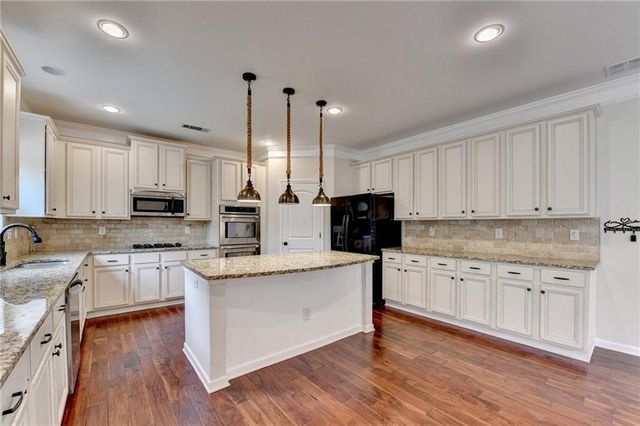 1098 Boxwood Lane, Canton, GA 30114