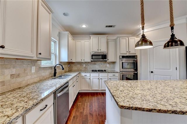 1098 Boxwood Lane, Canton, GA 30114