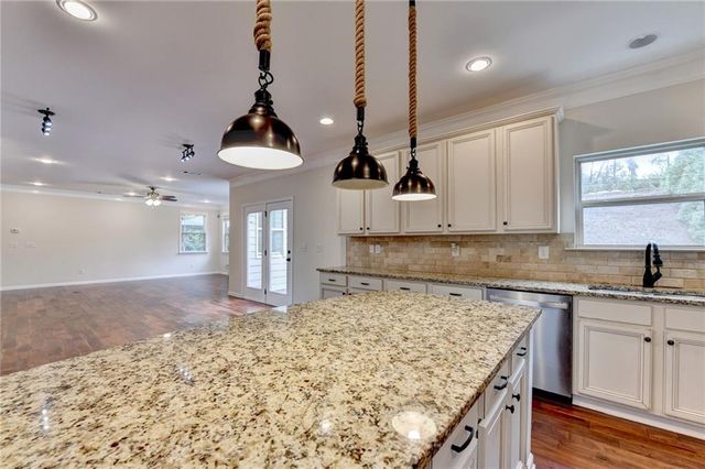 1098 Boxwood Lane, Canton, GA 30114