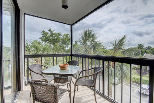 1542 Bridgewood Drive, Boca Raton, FL 33434