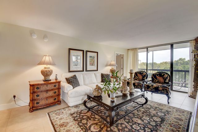 1542 Bridgewood Drive, Boca Raton, FL 33434