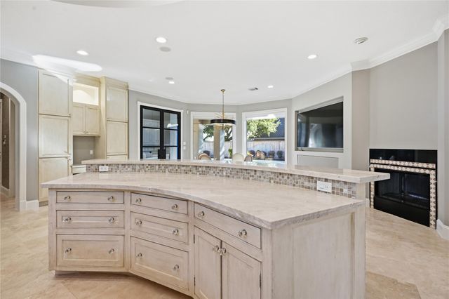 201 Hidden Pines Court, League City, TX 77573