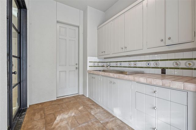 201 Hidden Pines Court, League City, TX 77573