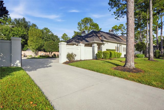 201 Hidden Pines Court, League City, TX 77573