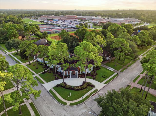 201 Hidden Pines Court, League City, TX 77573