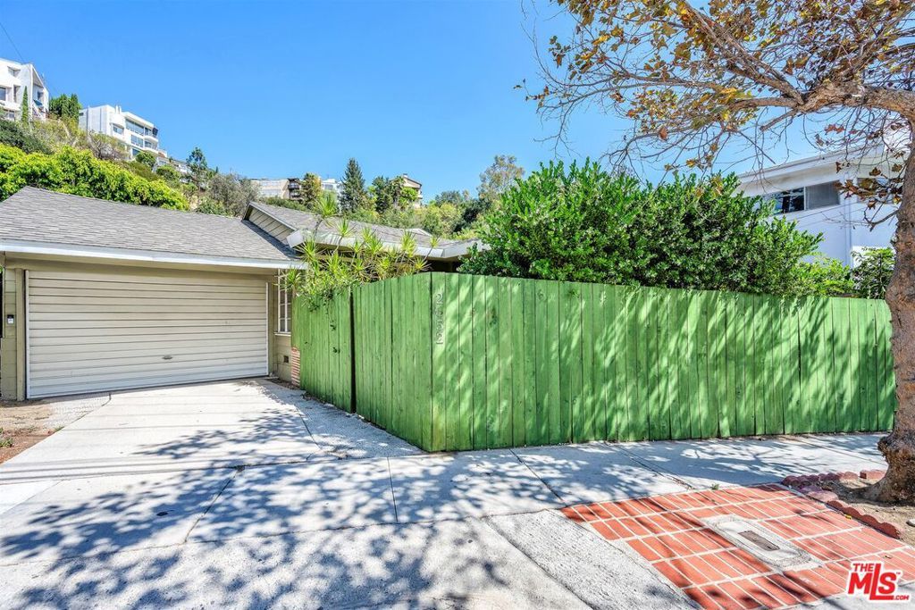 2652 N Beachwood Drive, Los Angeles, CA 90068 — photo 2