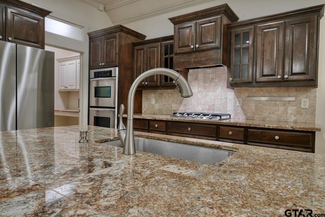 108 Timber Creek Court, Lindale, TX 75771
