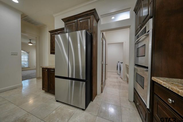108 Timber Creek Court, Lindale, TX 75771