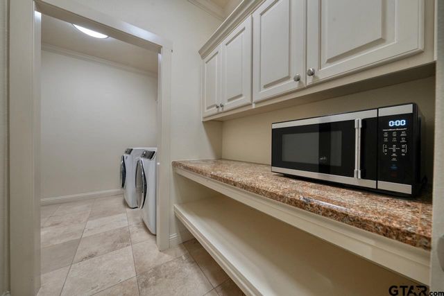 108 Timber Creek Court, Lindale, TX 75771