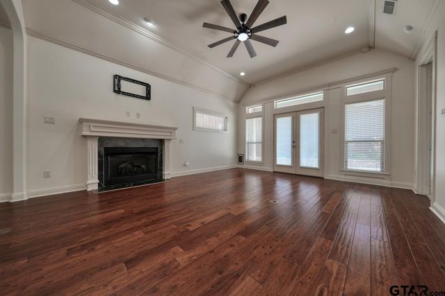 108 Timber Creek Court, Lindale, TX 75771