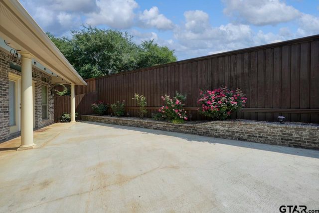 108 Timber Creek Court, Lindale, TX 75771