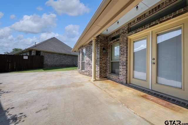 108 Timber Creek Court, Lindale, TX 75771