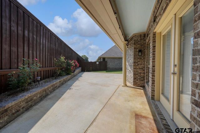 108 Timber Creek Court, Lindale, TX 75771