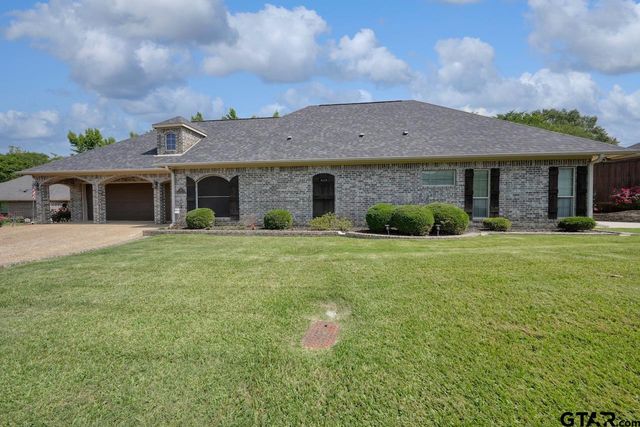 108 Timber Creek Court, Lindale, TX 75771