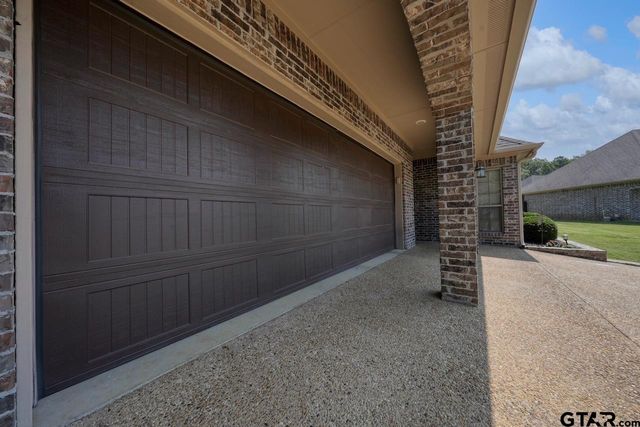 108 Timber Creek Court, Lindale, TX 75771