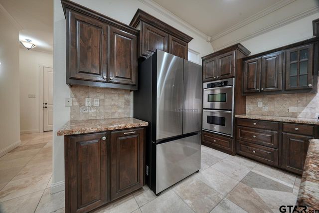 108 Timber Creek Court, Lindale, TX 75771