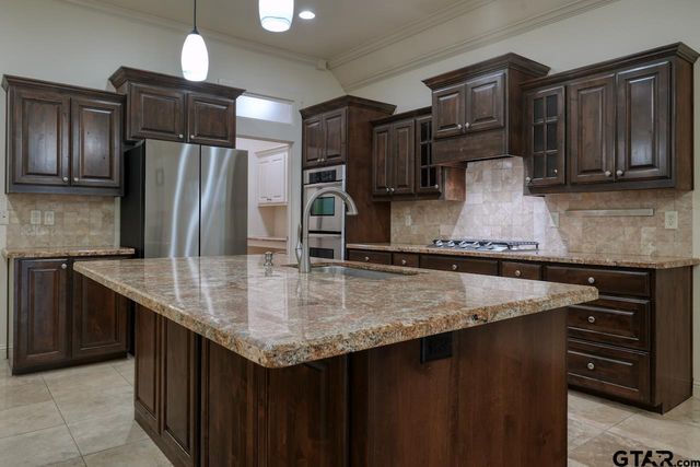 108 Timber Creek Court, Lindale, TX 75771
