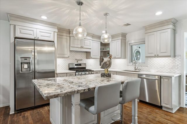 4710 Edison Street, Houston, TX 77009