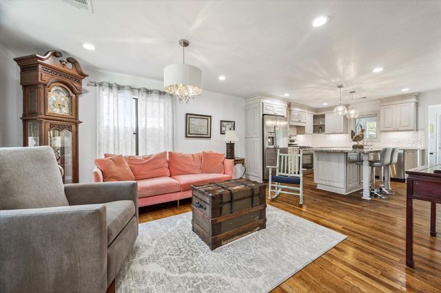 4710 Edison Street, Houston, TX 77009