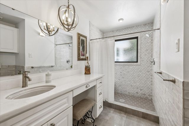 4710 Edison Street, Houston, TX 77009