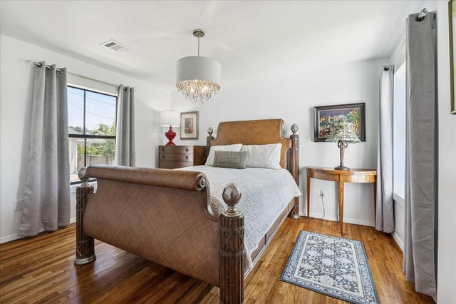 4710 Edison Street, Houston, TX 77009