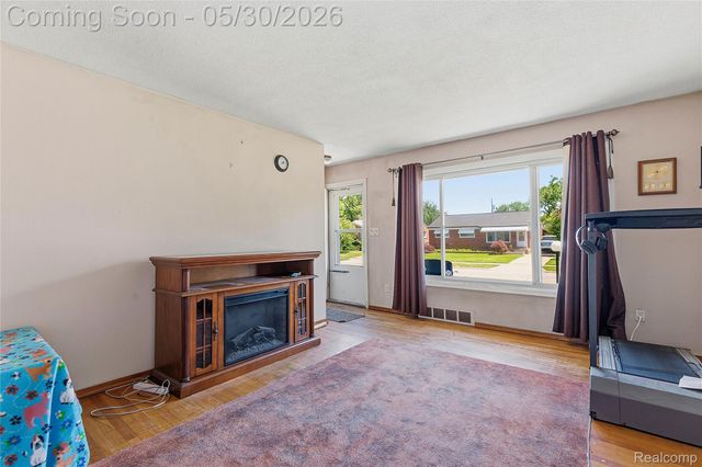 529 Cardwell Street, Garden City, MI 48135