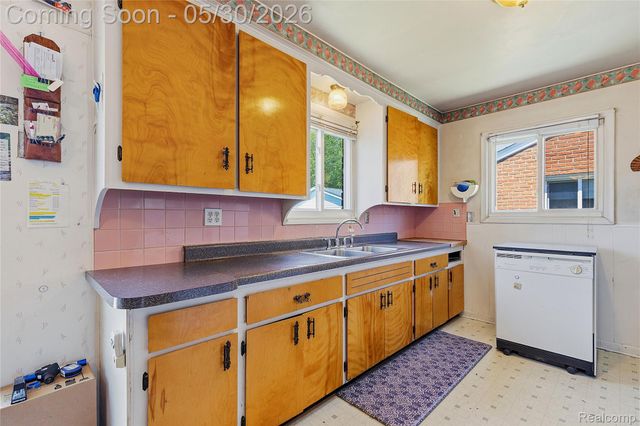 529 Cardwell Street, Garden City, MI 48135